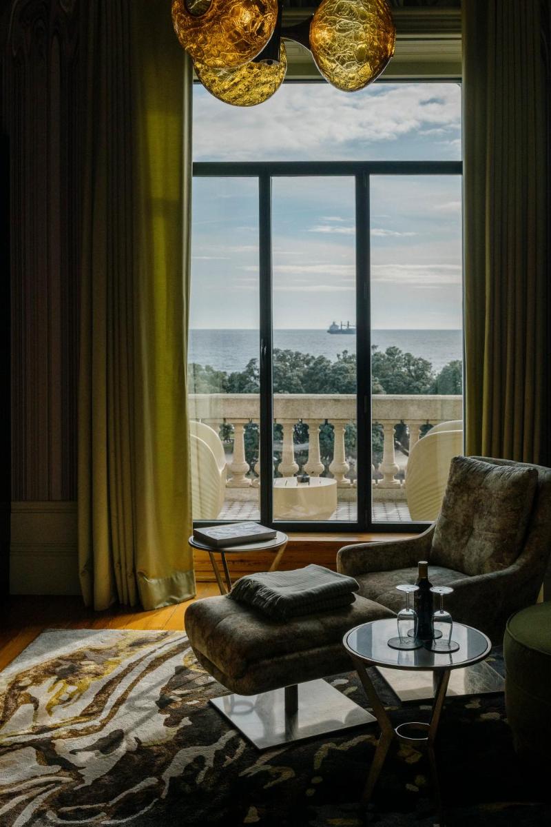 Uma área de estar em Vila Foz Hotel & SPA - member of Design Hotels