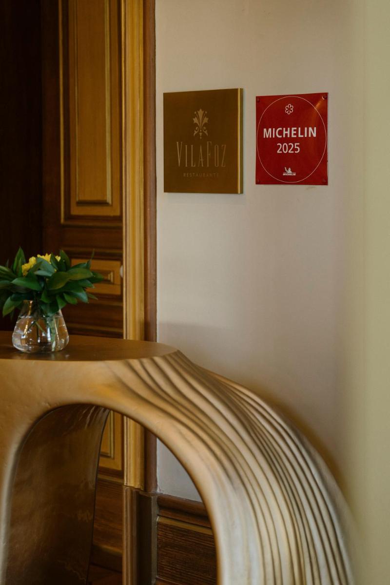 Um certificado, prémio, placa ou documento mostrado em Vila Foz Hotel & SPA - member of Design Hotels