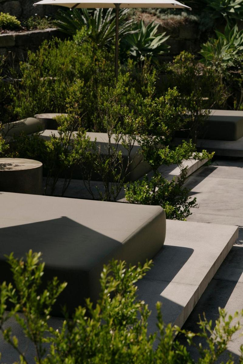 Um jardim no exterior de Vila Foz Hotel & SPA - member of Design Hotels