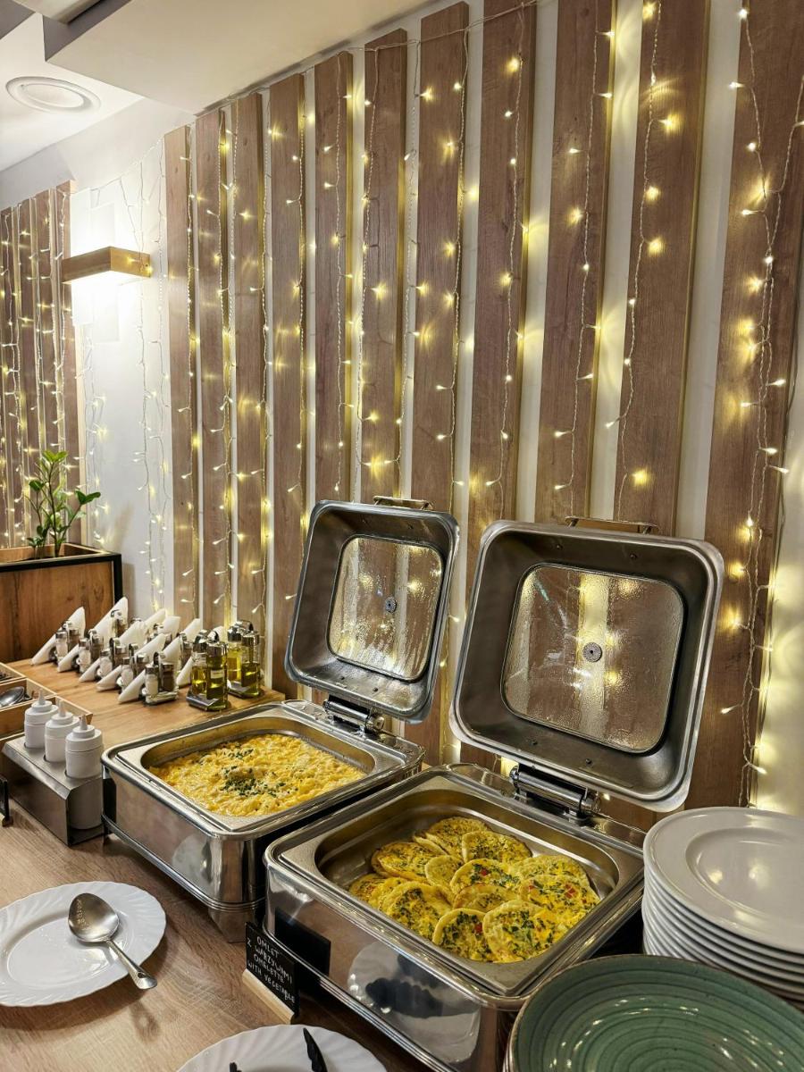 Villa Astra - Apartments & Restaurant - Hizvo