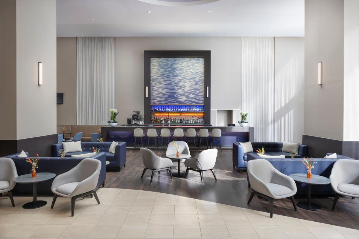 Ein Sitzbereich in der Unterkunft Hilton Düsseldorf