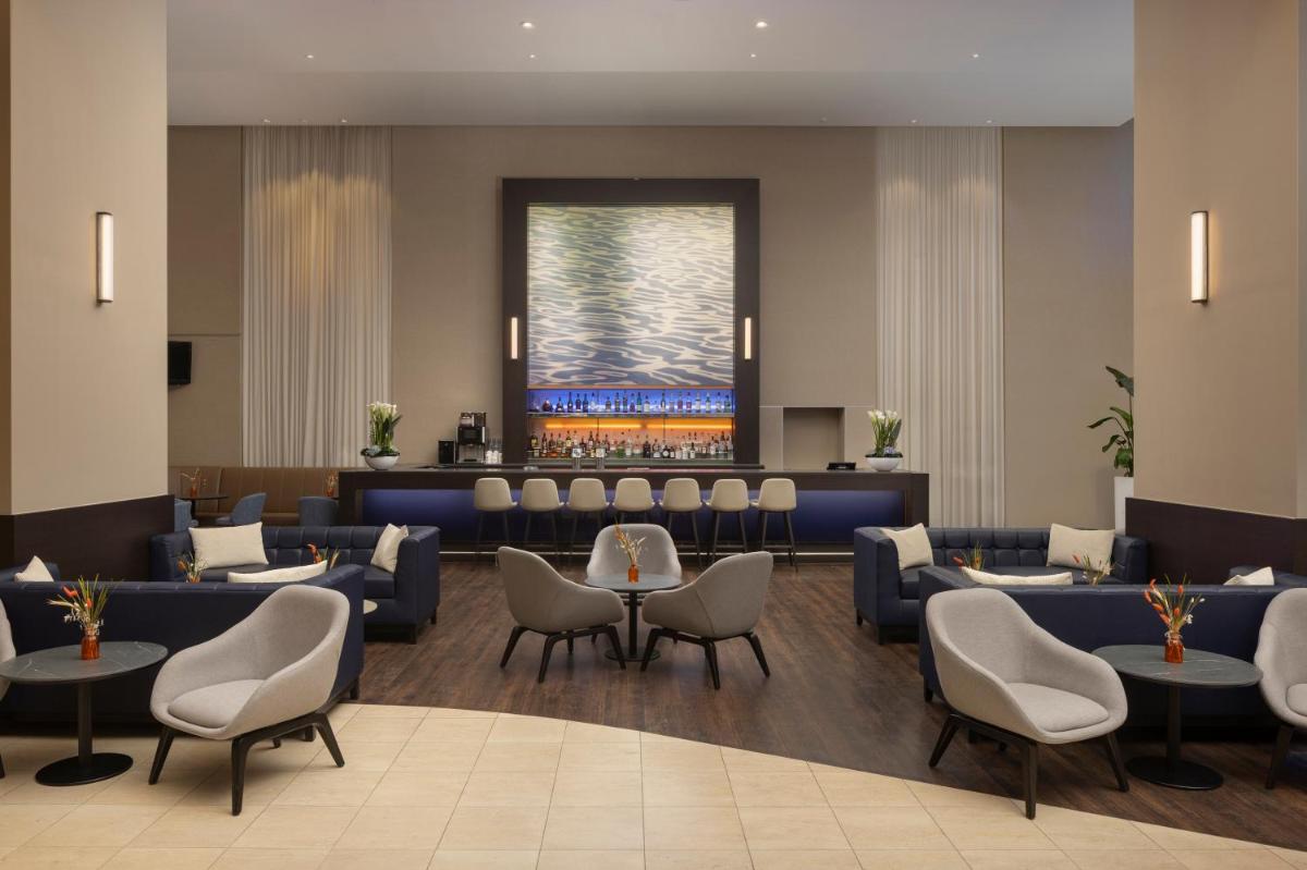 Ein Sitzbereich in der Unterkunft Hilton Düsseldorf