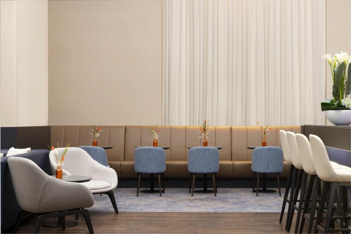 Ein Sitzbereich in der Unterkunft Hilton Düsseldorf