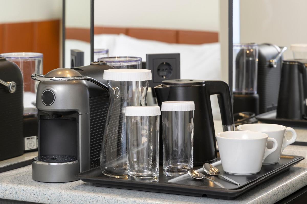Kaffee-/Teezubehör in der Unterkunft Hilton Düsseldorf