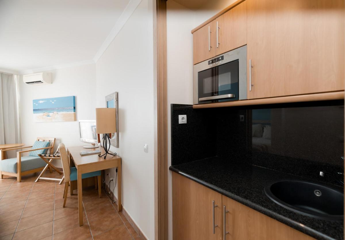 A cozinha ou kitchenette de Pestana Viking Beach & SPA Resort