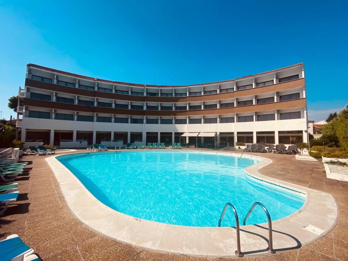 Hotel Meia Lua - Housity