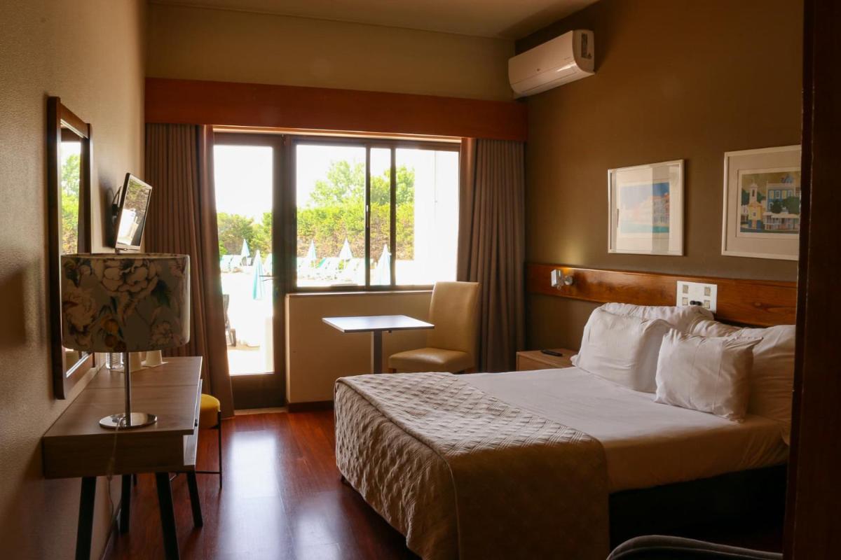 Hotel Meia Lua - Housity