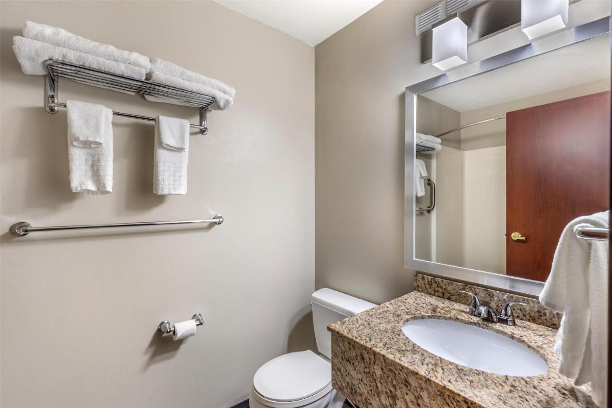Best Western Plus Great Northern Inn - Housity