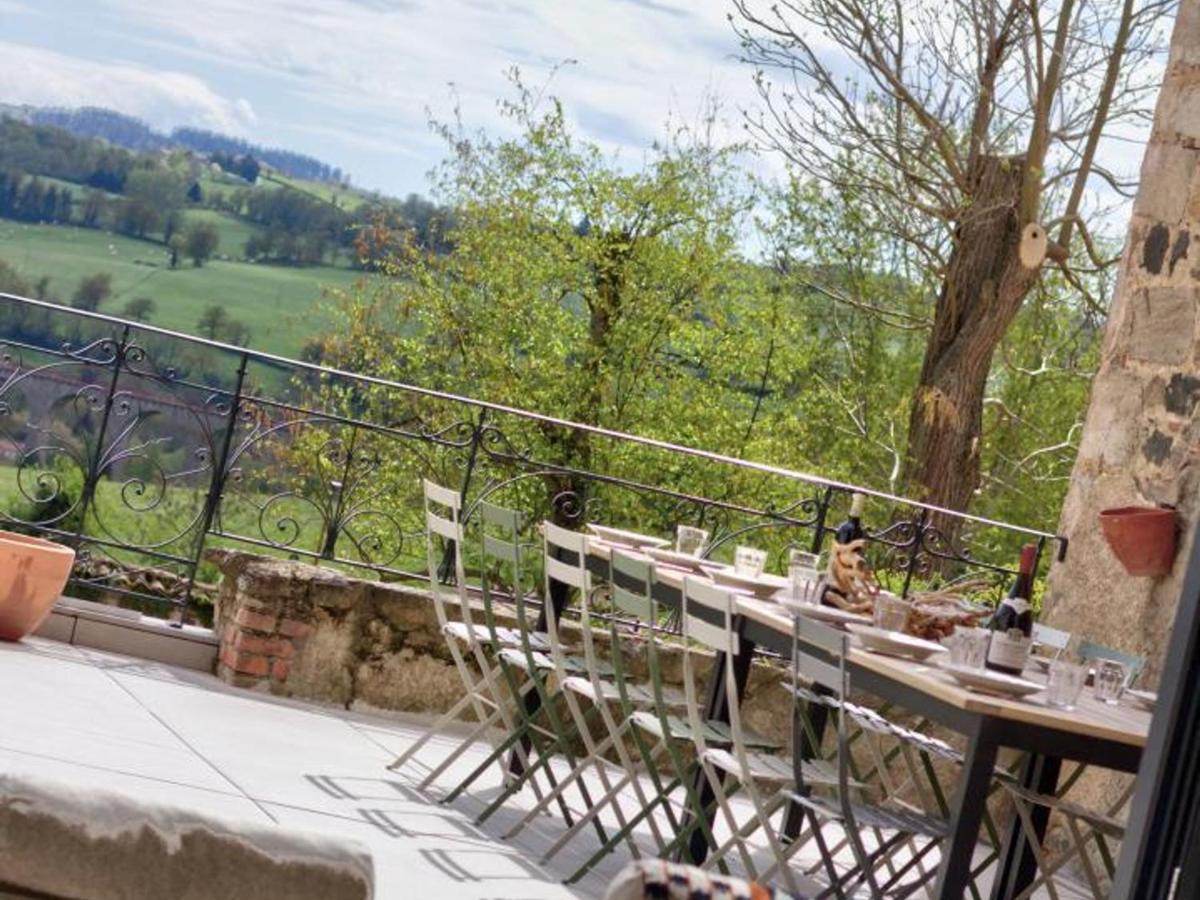 Grande maison rénovée, espace et charme au cœur de Saint-Symphorien-de-Lay - FR-1-496-312 - Housity
