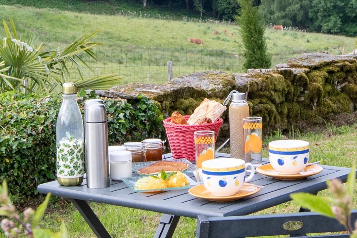 Gîte Jean Montet, piscine chauffée partagée, Wifi, salle de jeux, animaux de la ferme - Housity