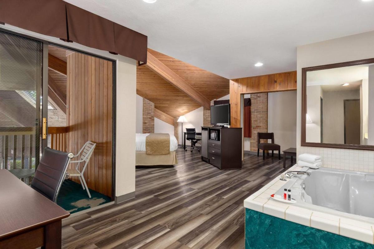 Baymont by Wyndham Monroe - Housity