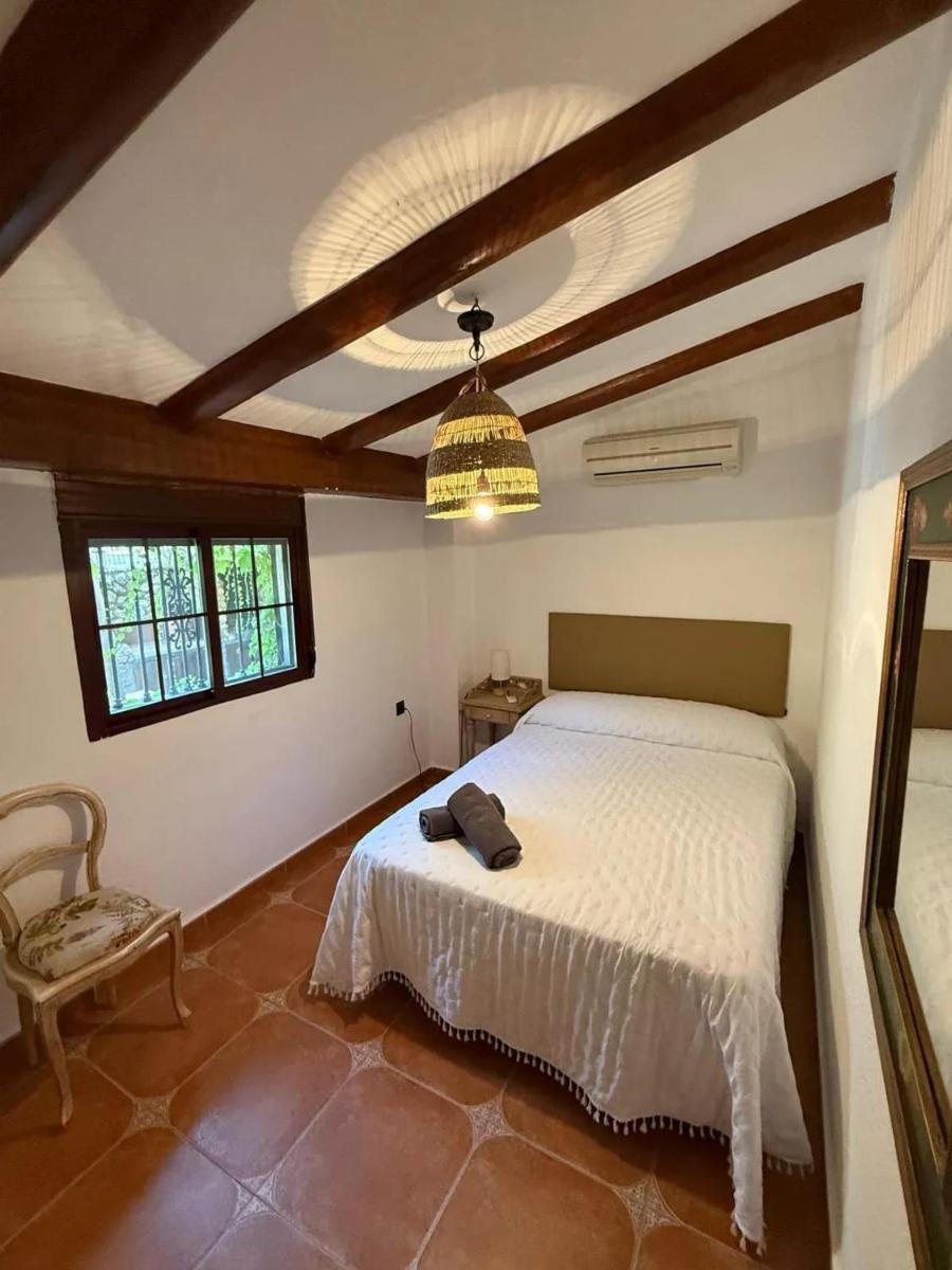 Charming Villa in Punta Umbría with Private Pool - Housity