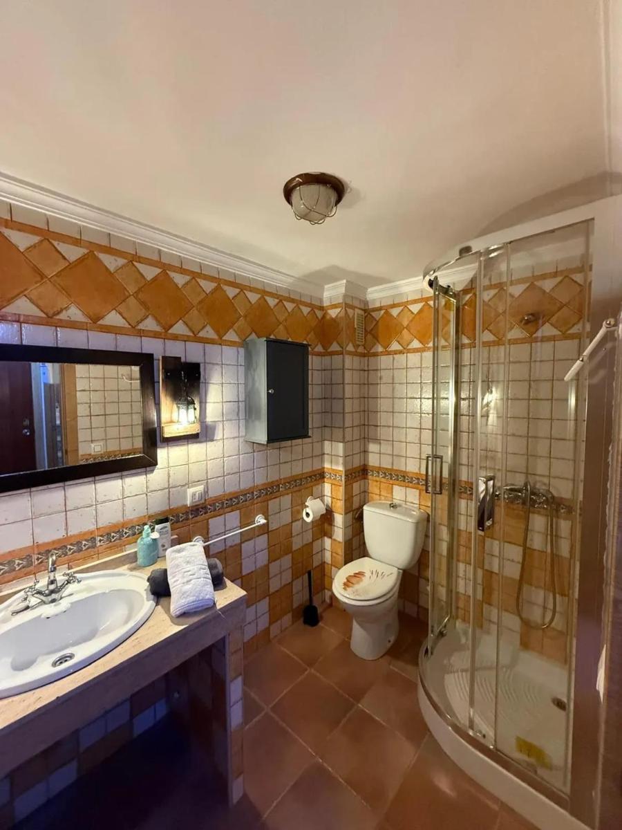 Charming Villa in Punta Umbría with Private Pool - Housity