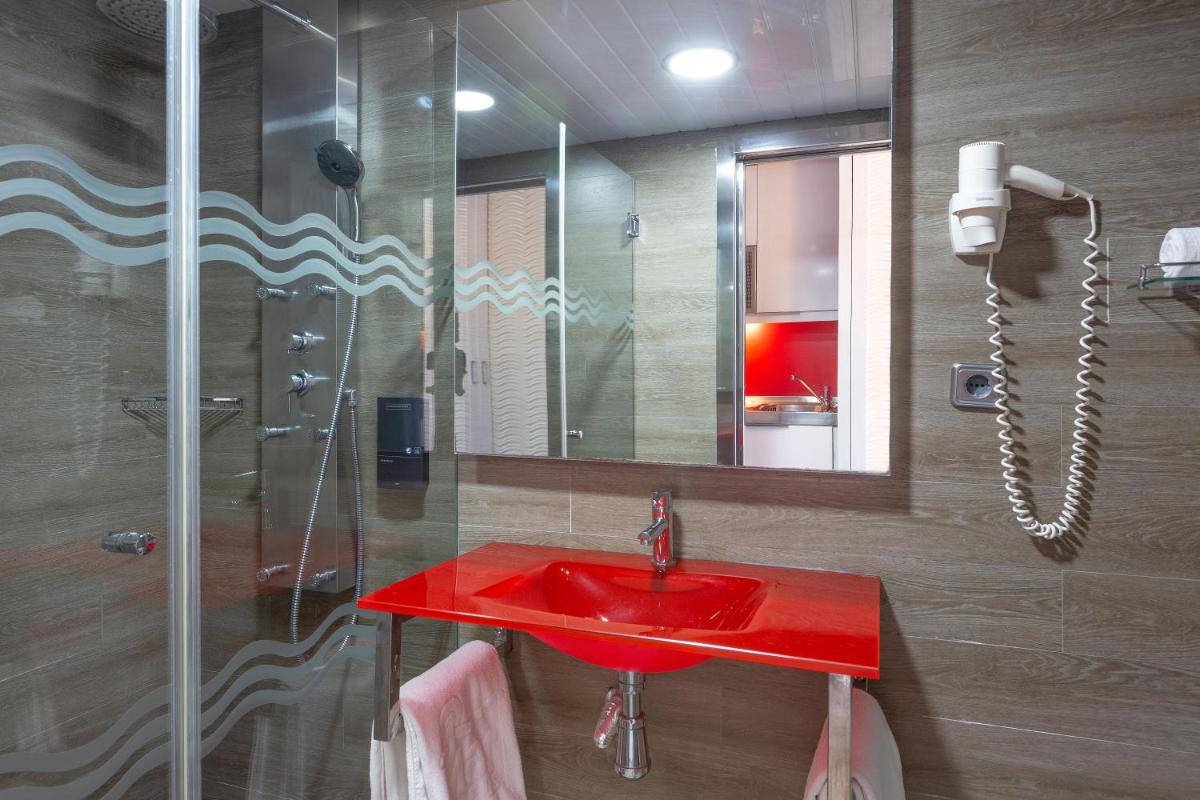 Un baño de MarSenses Rosa del Mar Hotel & Spa