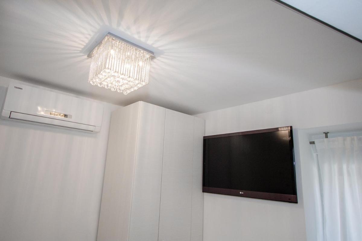Luxury Studio Apartment White Sensation - Housity