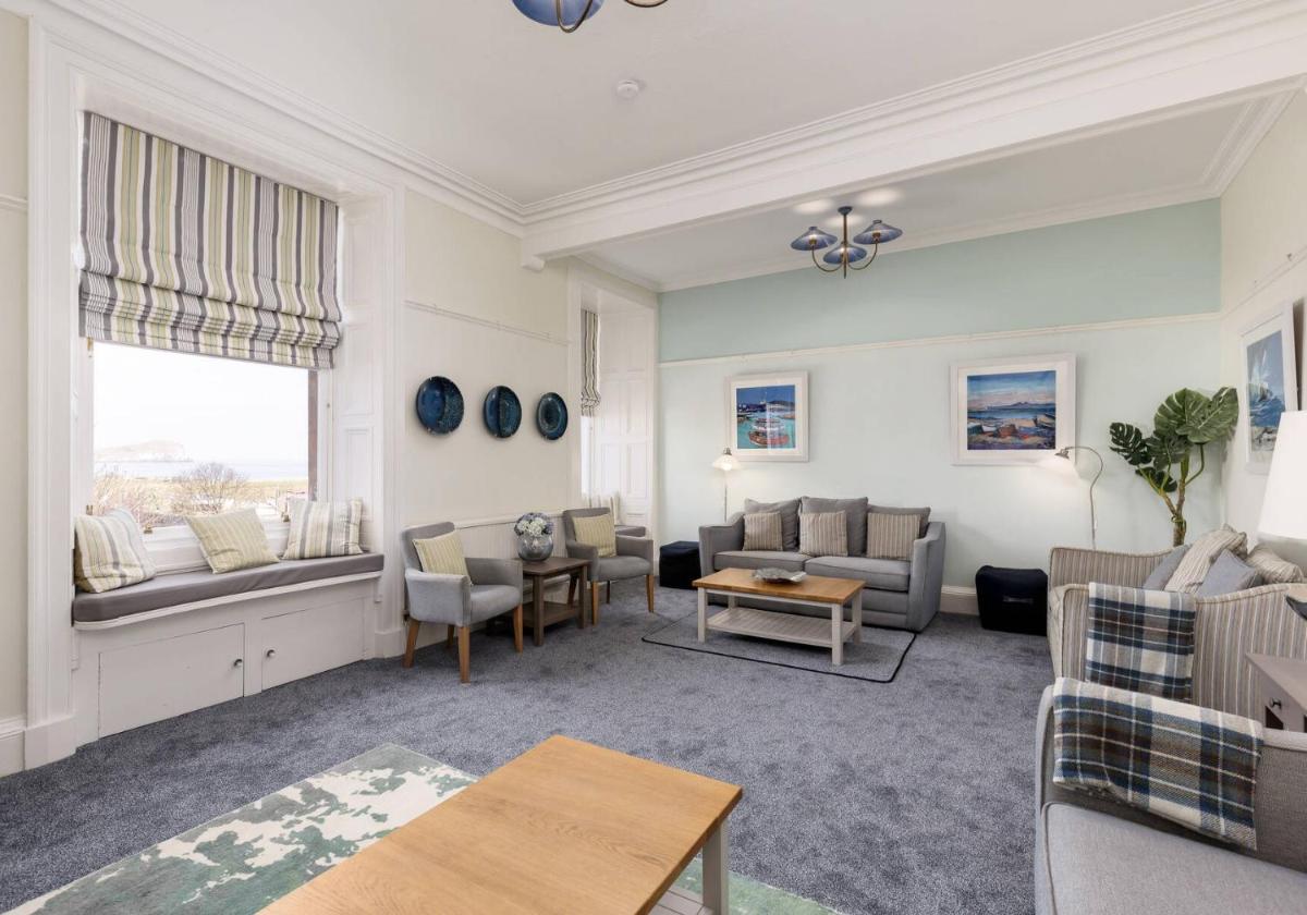 5 Bedroom Apartment in North Berwick - Housity