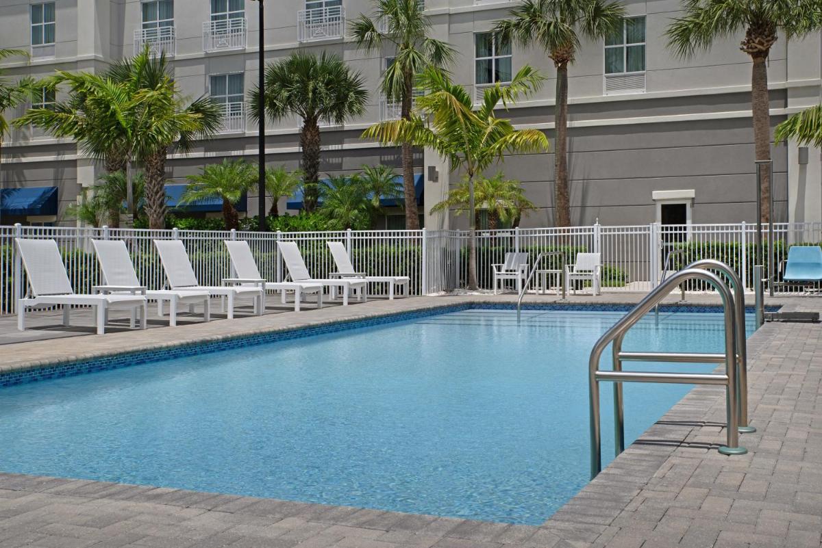 Hampton Inn and Suites by Hilton Vero Beach-Downtown - Housity