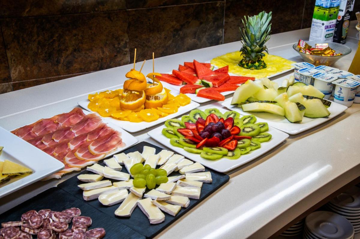 Comida en o cerca de este hotel