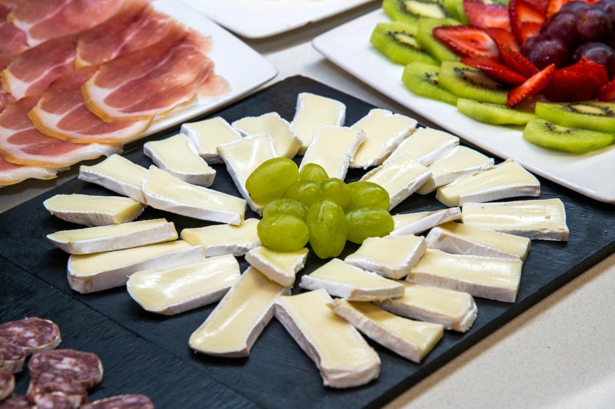 Comida en o cerca de este hotel