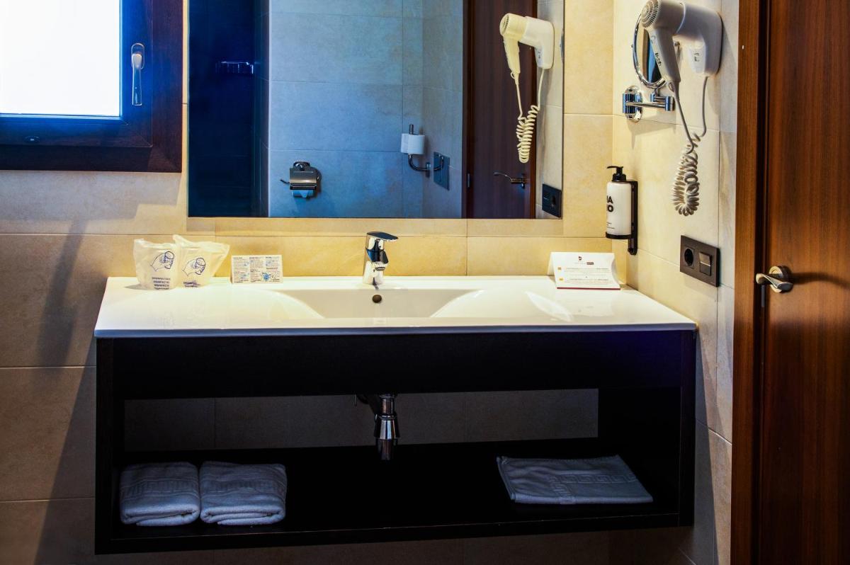 Un baño de Petit Palau - Adults Only
