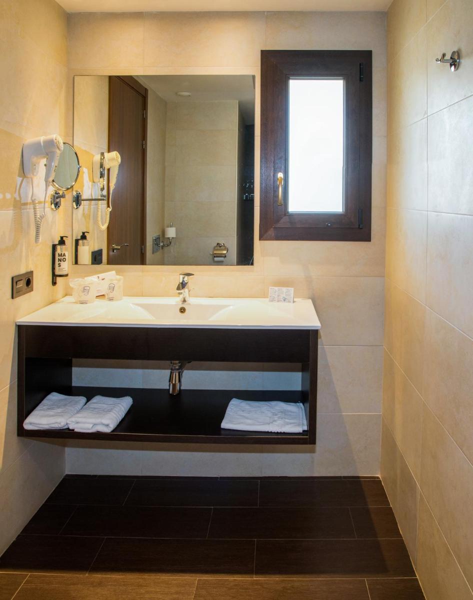 Un baño de Petit Palau - Adults Only