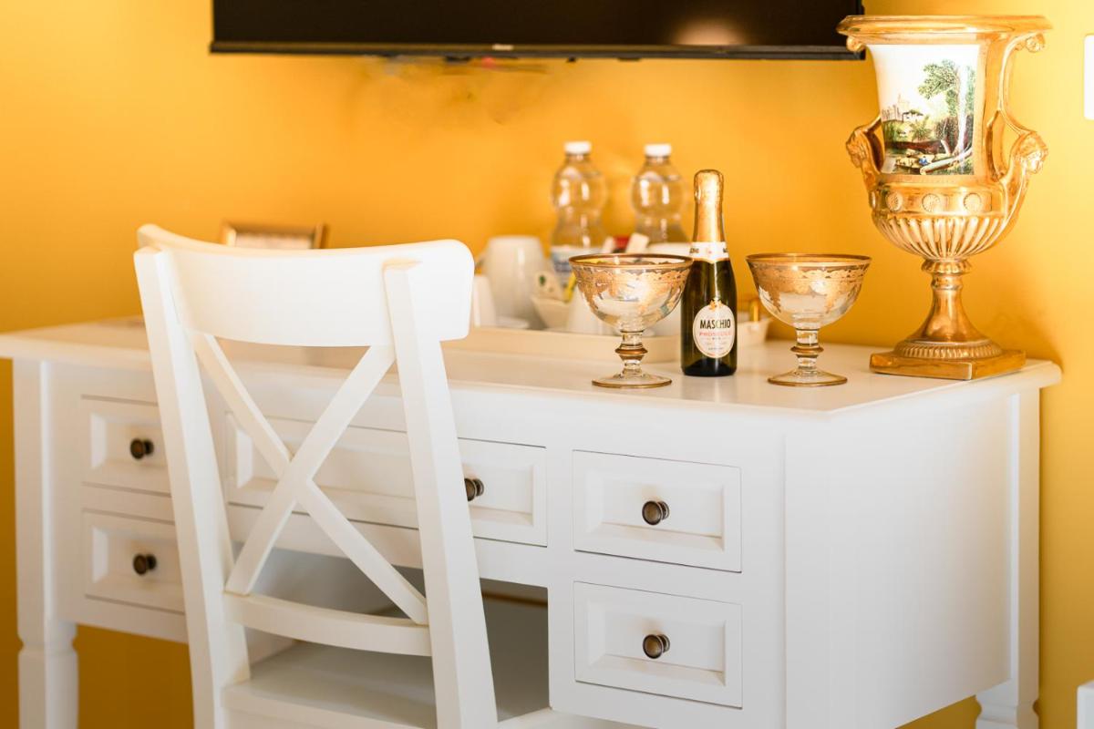 Guesthouse Adry in Naples - Housity