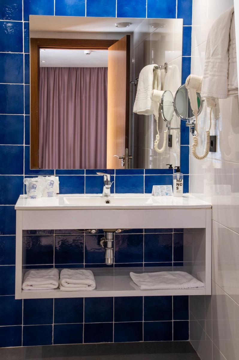Un baño de Petit Palau - Adults Only