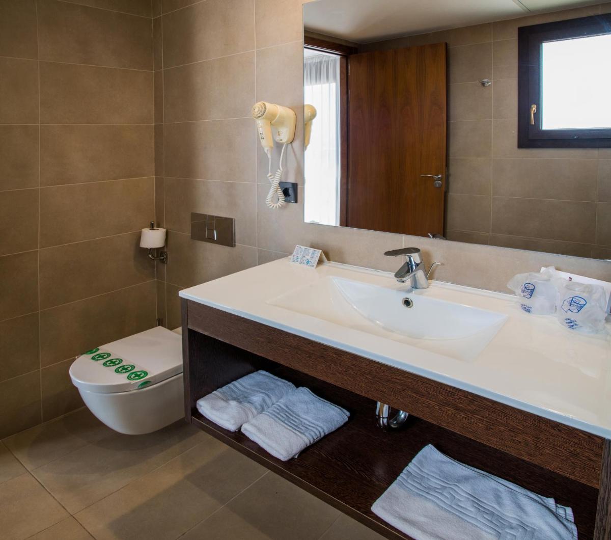 Un baño de Petit Palau - Adults Only
