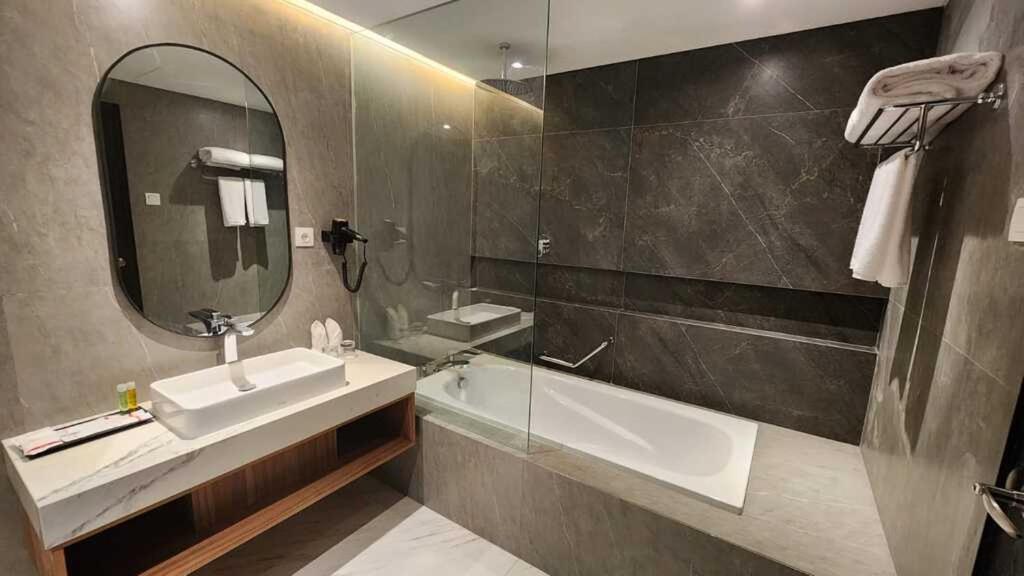 Patra Semarang Hotel & Convention - Housity