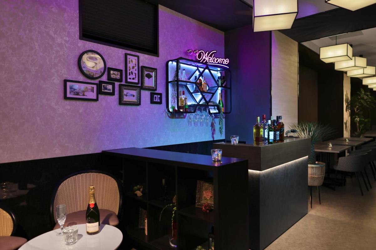 Doutonbori Crystal Hotel - Hizvo