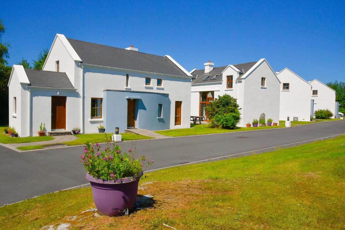 Achill Cottages - Housity