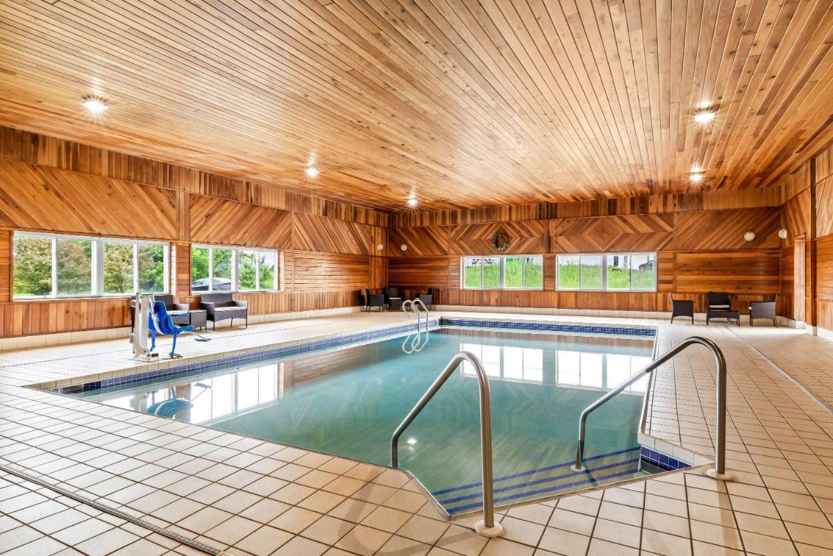 Super 8 by Wyndham Osseo WI - Housity