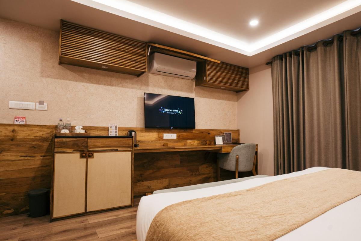 HOTEL BHRIKUTI TARA - Hizvo