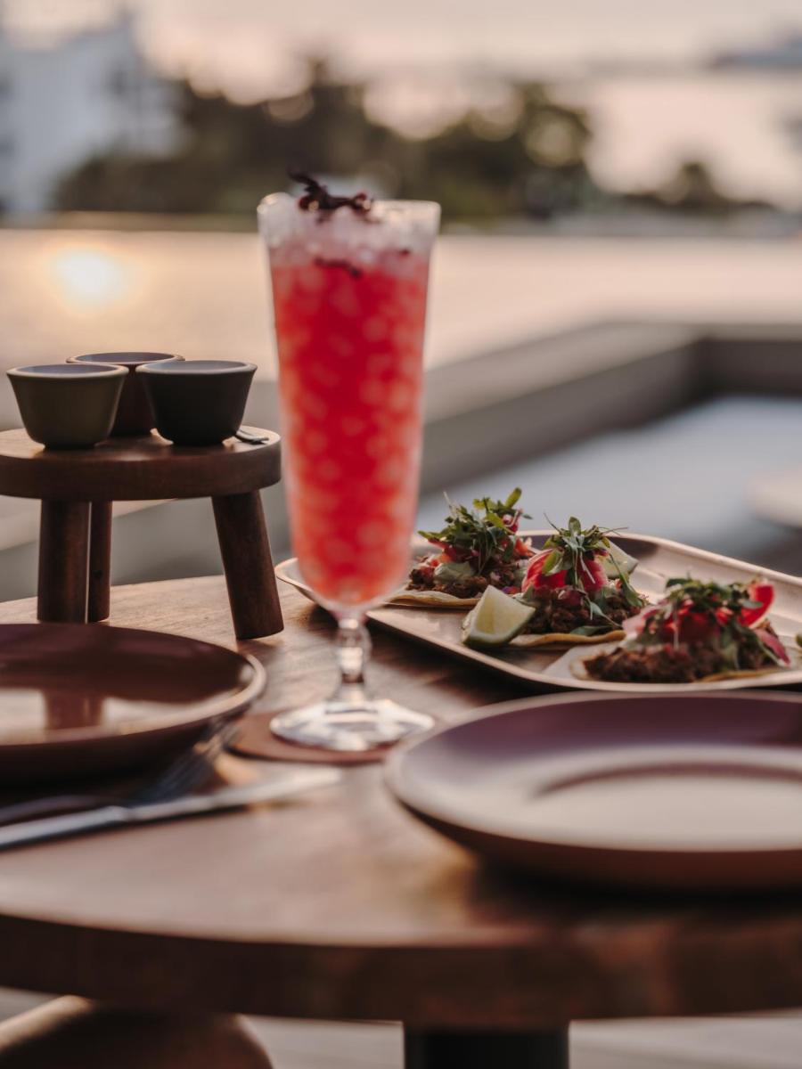 Comida en o cerca de este hotel