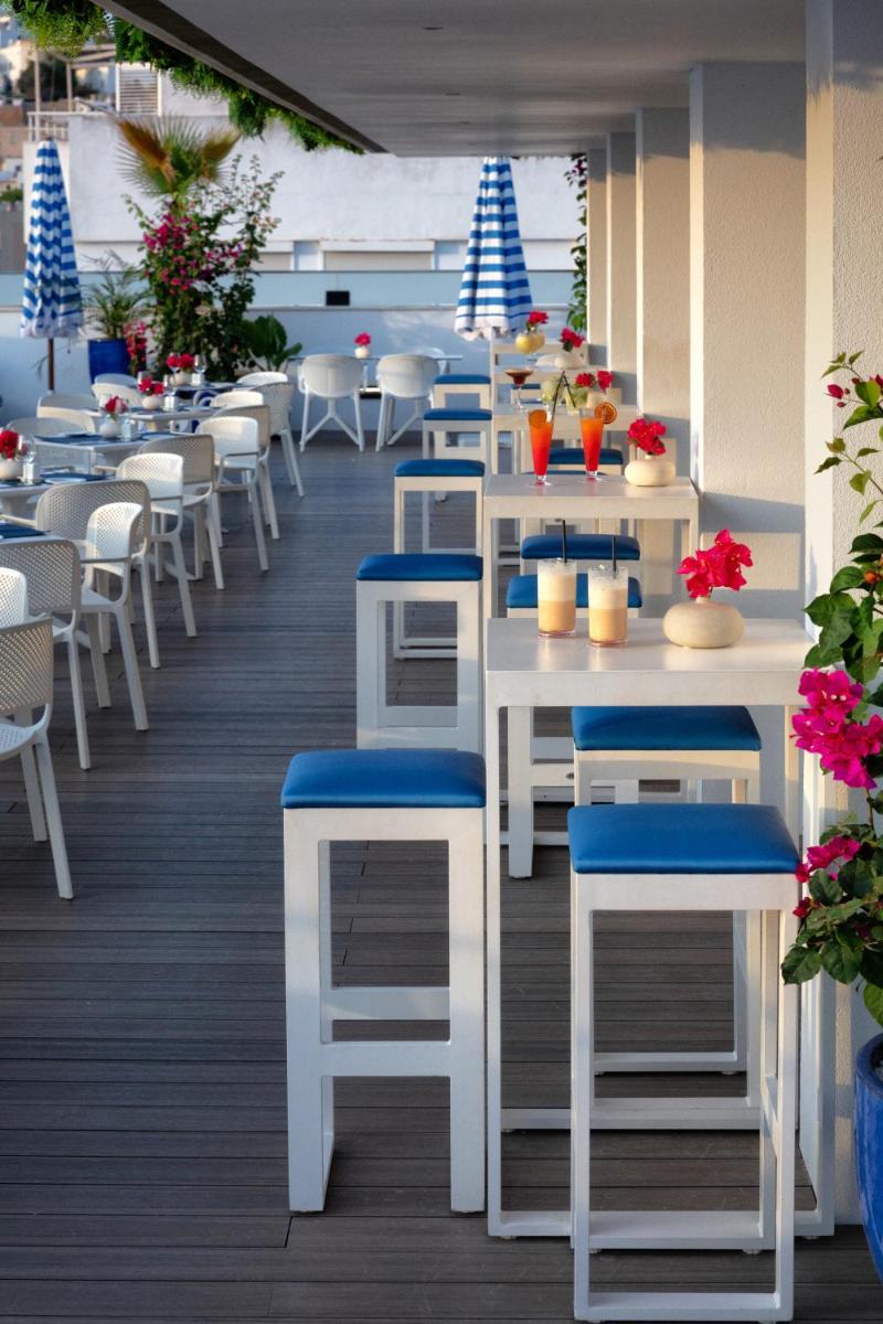 Un restaurante o sitio para comer en Eurostars Puerto de Ibiza