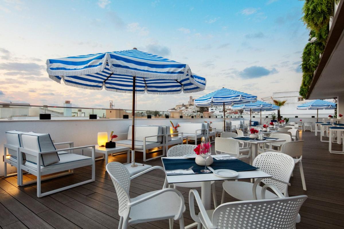 Un balcón o terraza de Eurostars Puerto de Ibiza