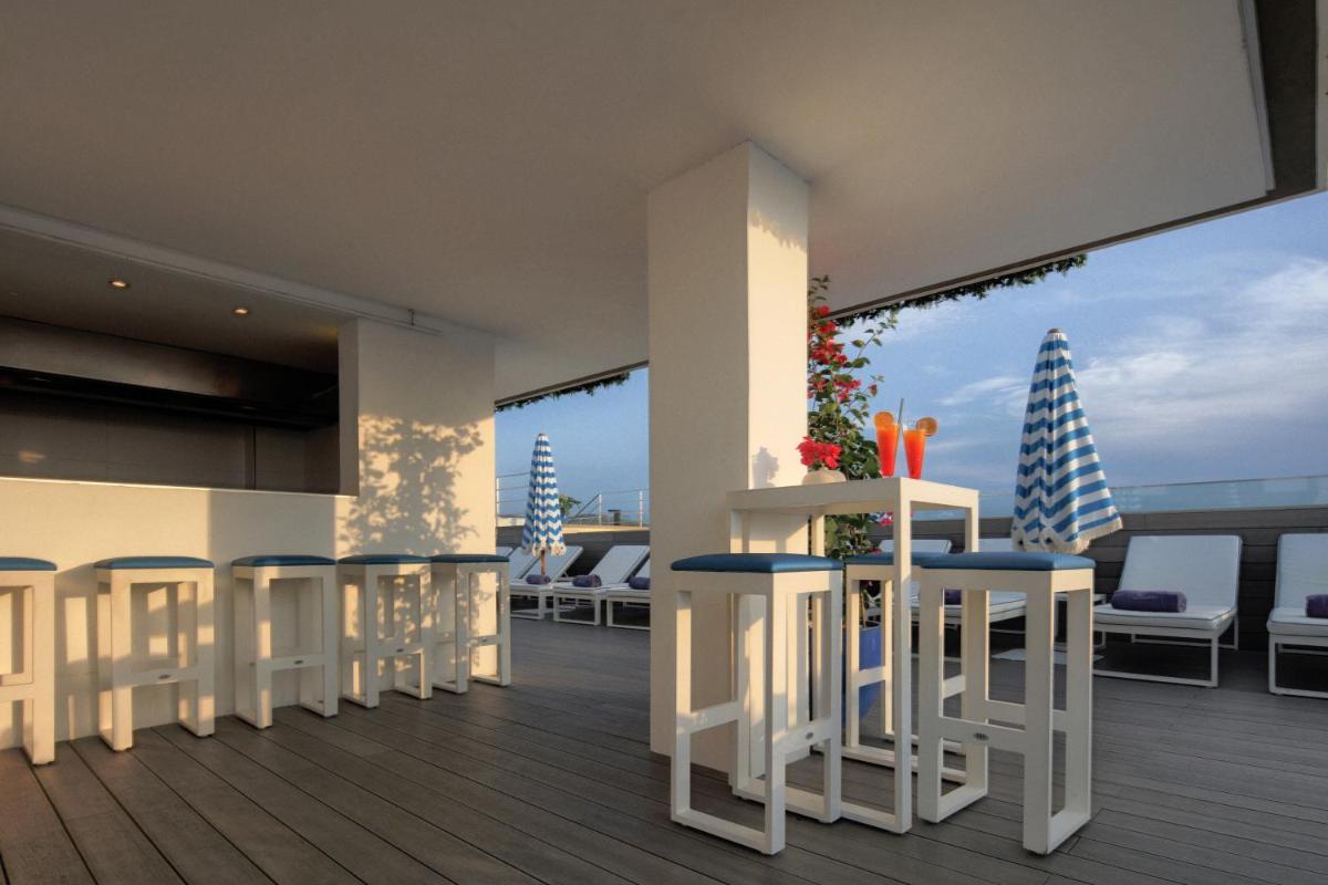 Un balcón o terraza de Eurostars Puerto de Ibiza
