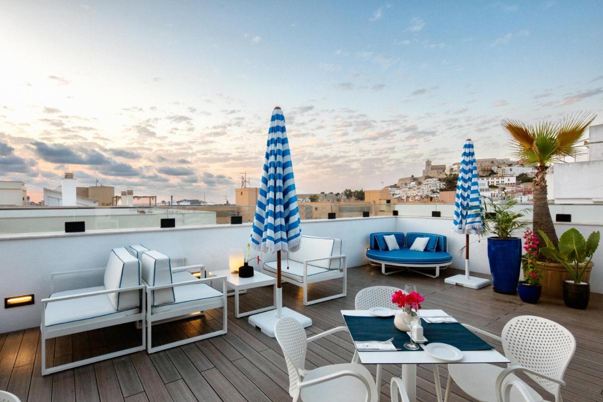 Un balcón o terraza de Eurostars Puerto de Ibiza