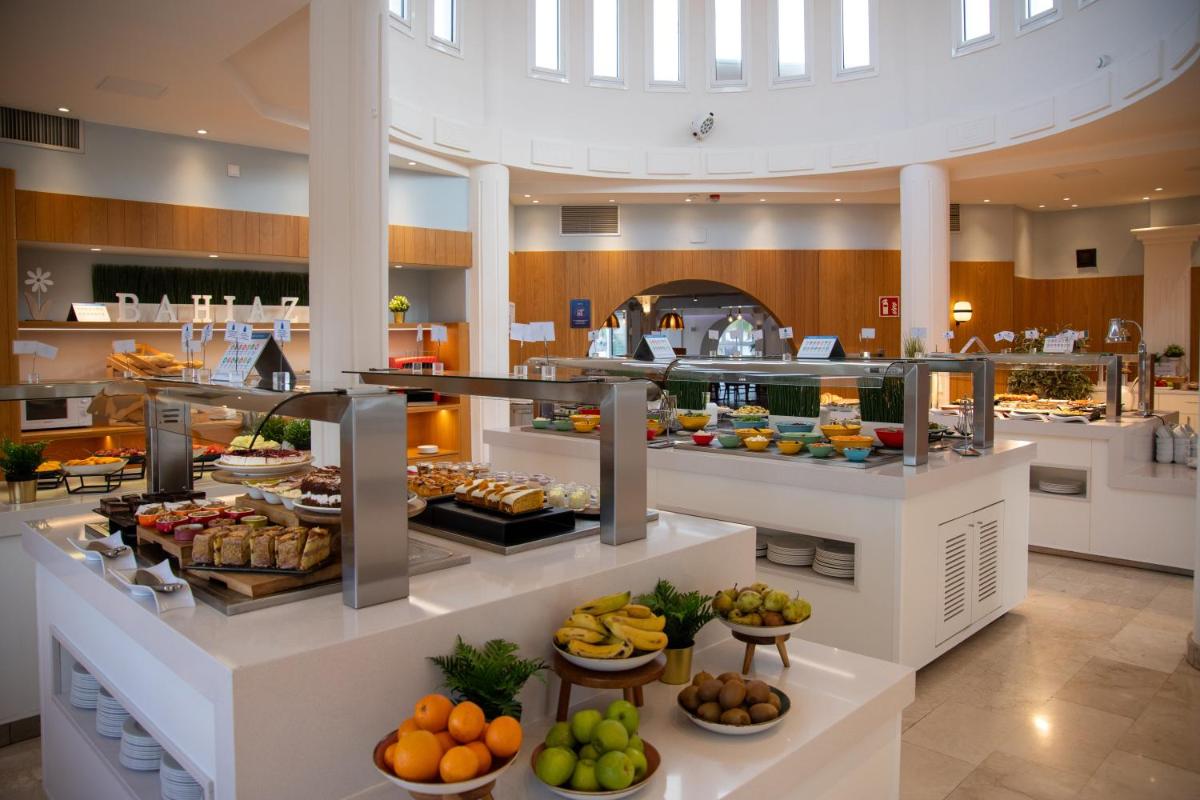 Comida en o cerca de este hotel