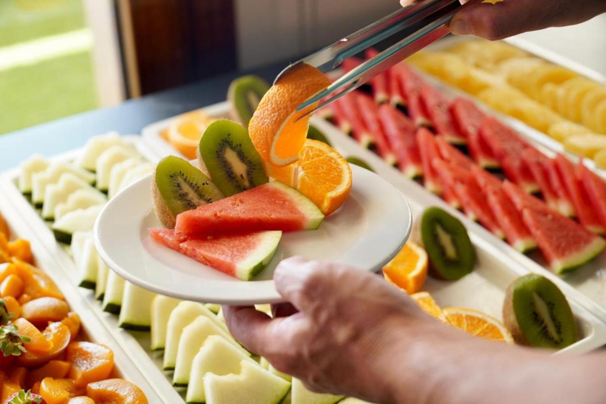 Comida en o cerca de este hotel