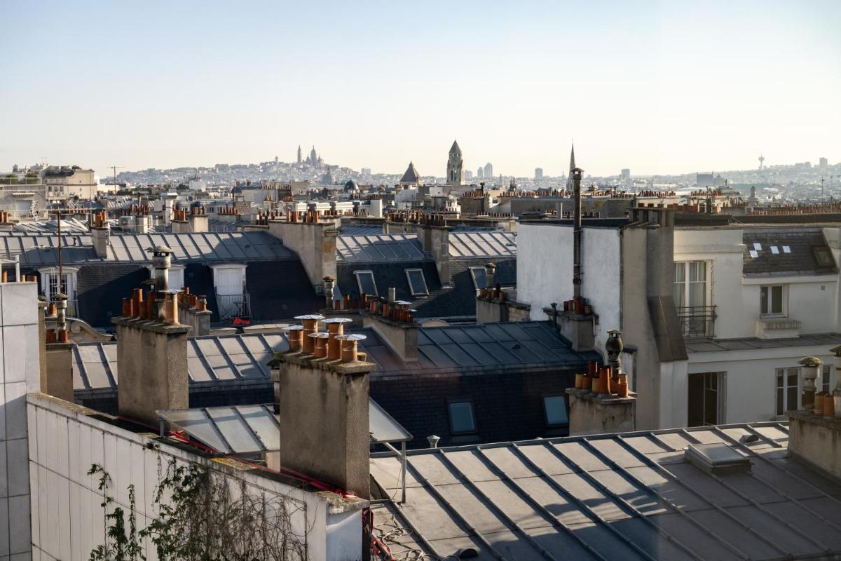 Vue générale sur Paris ou vue de la ville depuis l'hôtel
