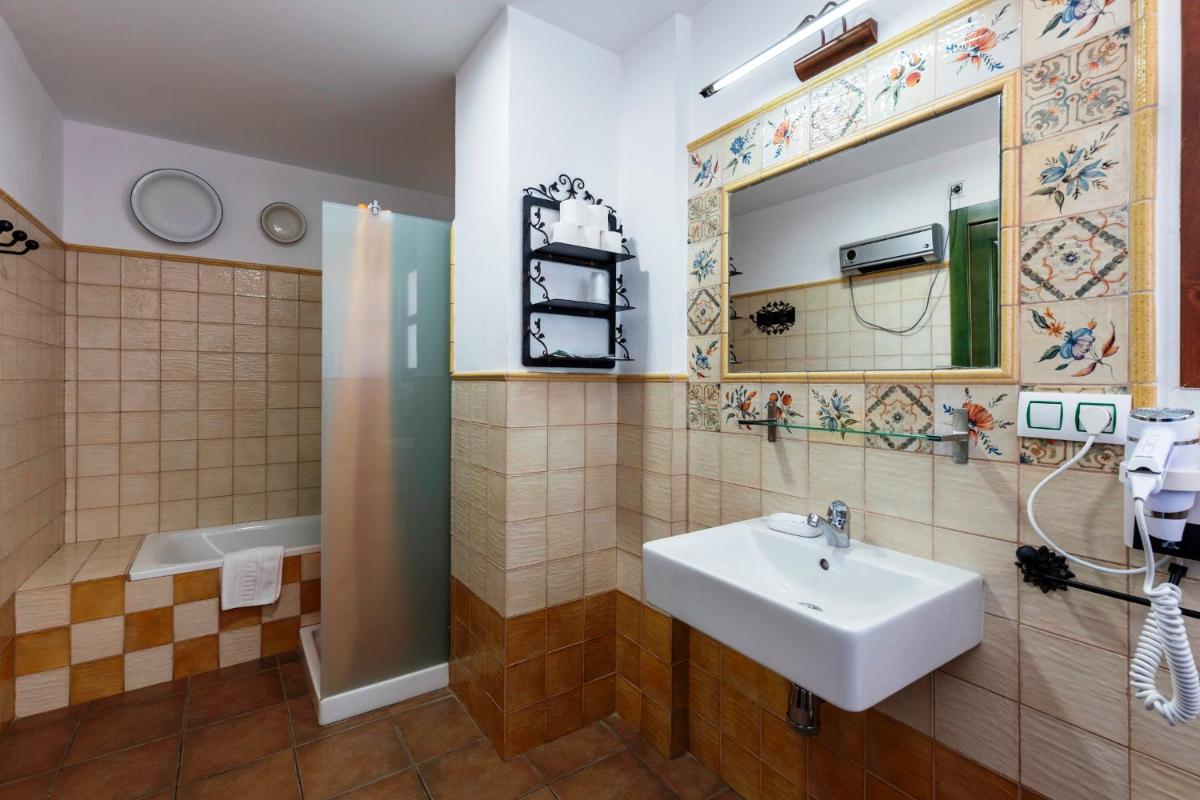 Hostal y Apartamento Rural Los Naranjos - Housity