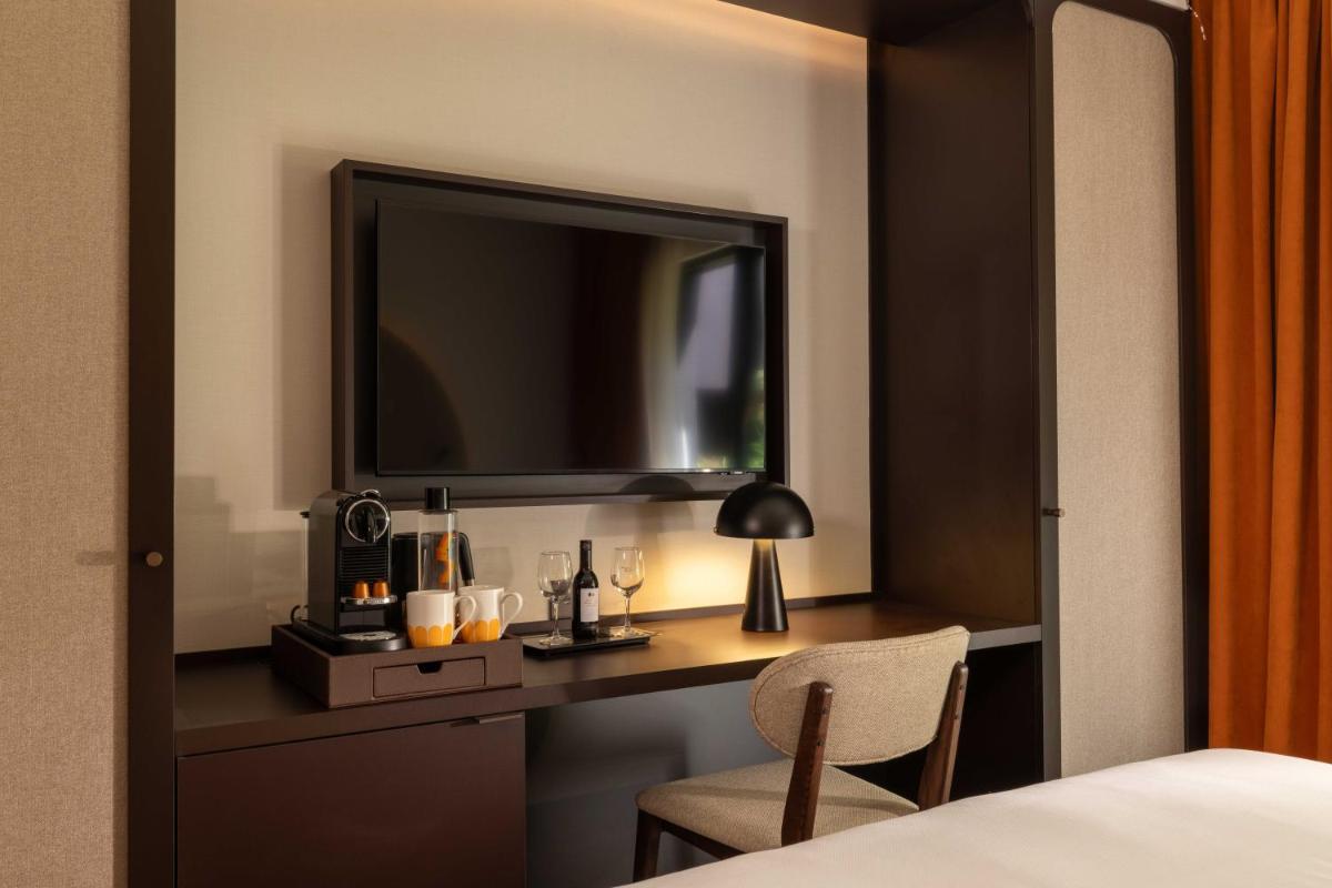 Télévision ou salle de divertissement dans l'établissement Belinda Hôtel & Spa