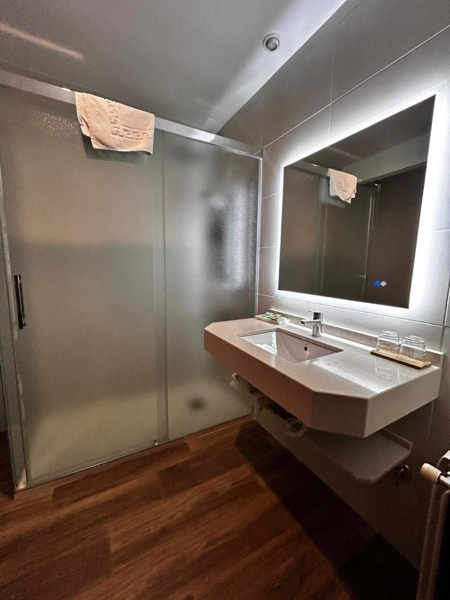 Hotel Mirasierra - Housity