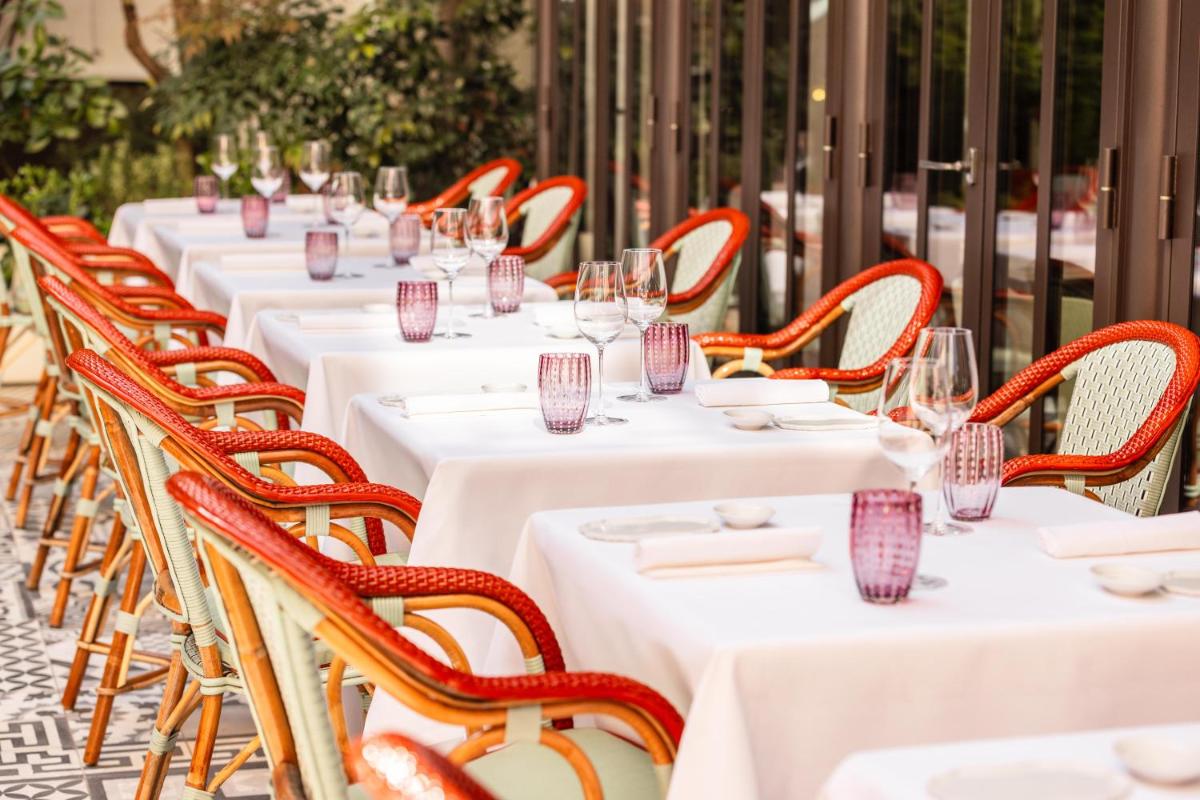 Restaurant ou autre lieu de restauration dans l'établissement Hôtel Le Royal Monceau Raffles Paris