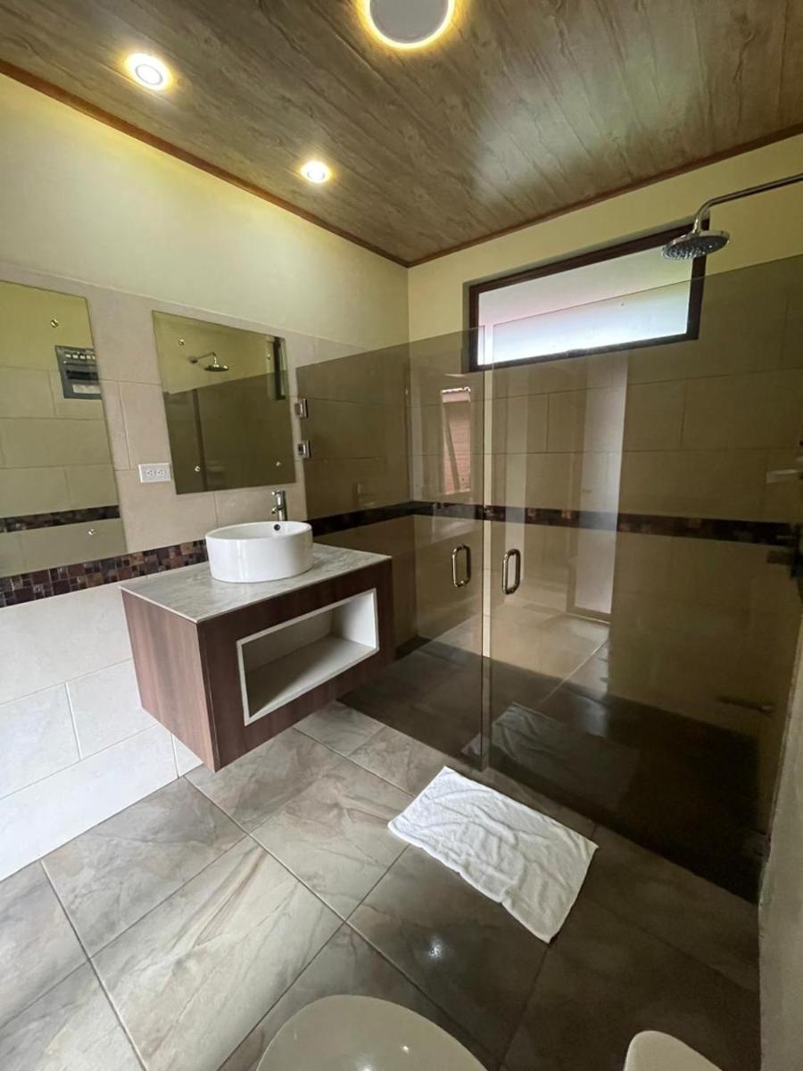 Hotel Brisas del Rio Guápiles - Housity