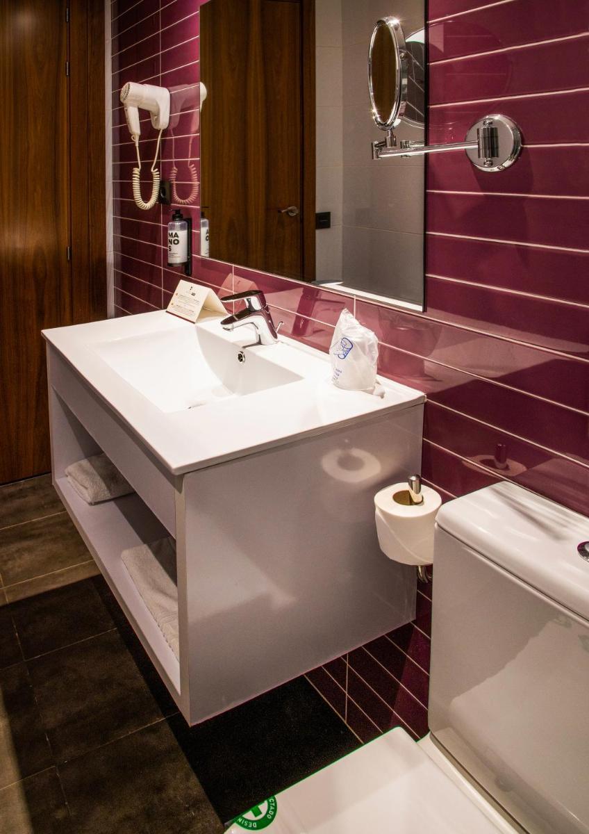 Un baño de Petit Palau - Adults Only