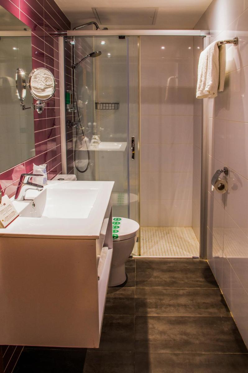 Un baño de Petit Palau - Adults Only