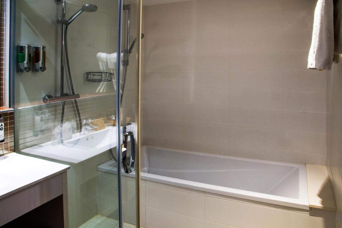 Un baño de Petit Palau - Adults Only