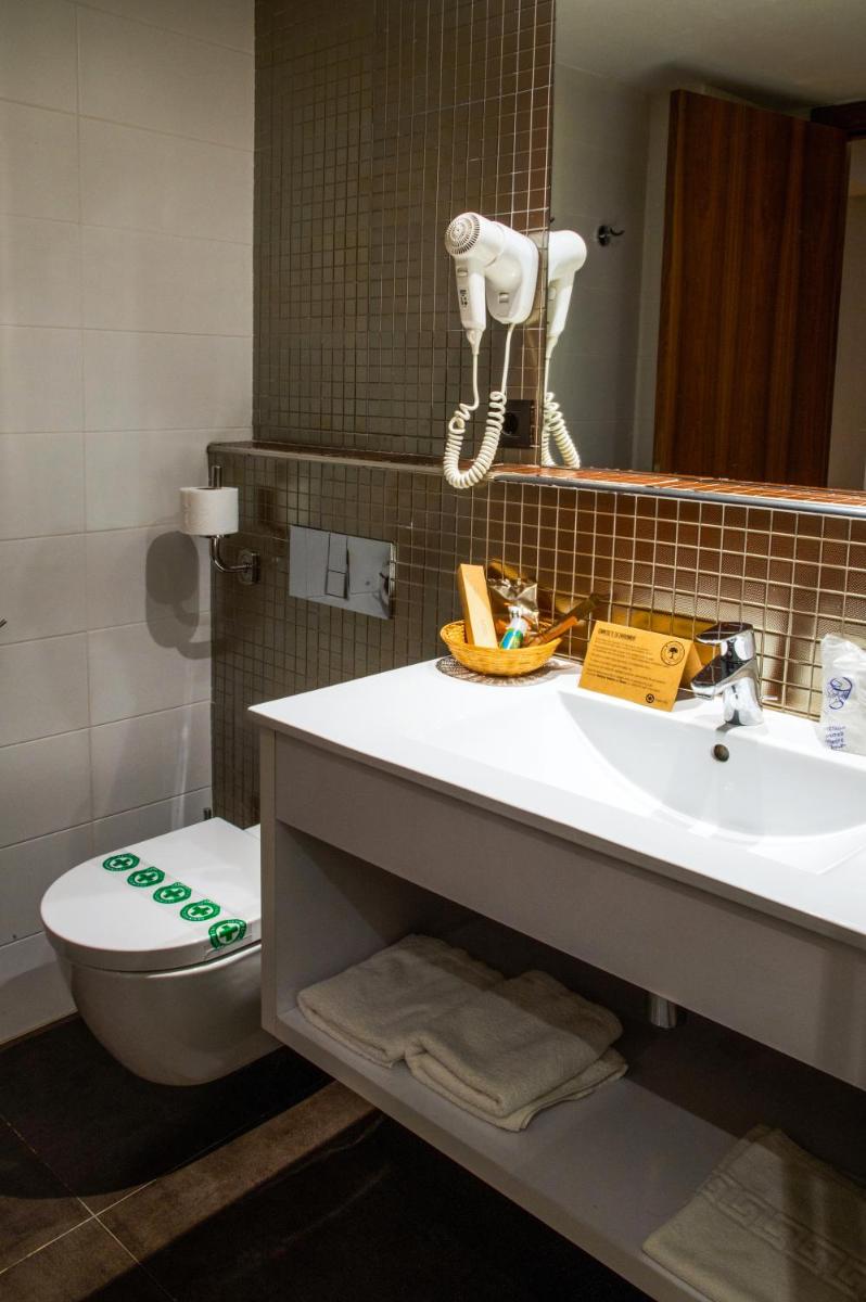 Un baño de Petit Palau - Adults Only